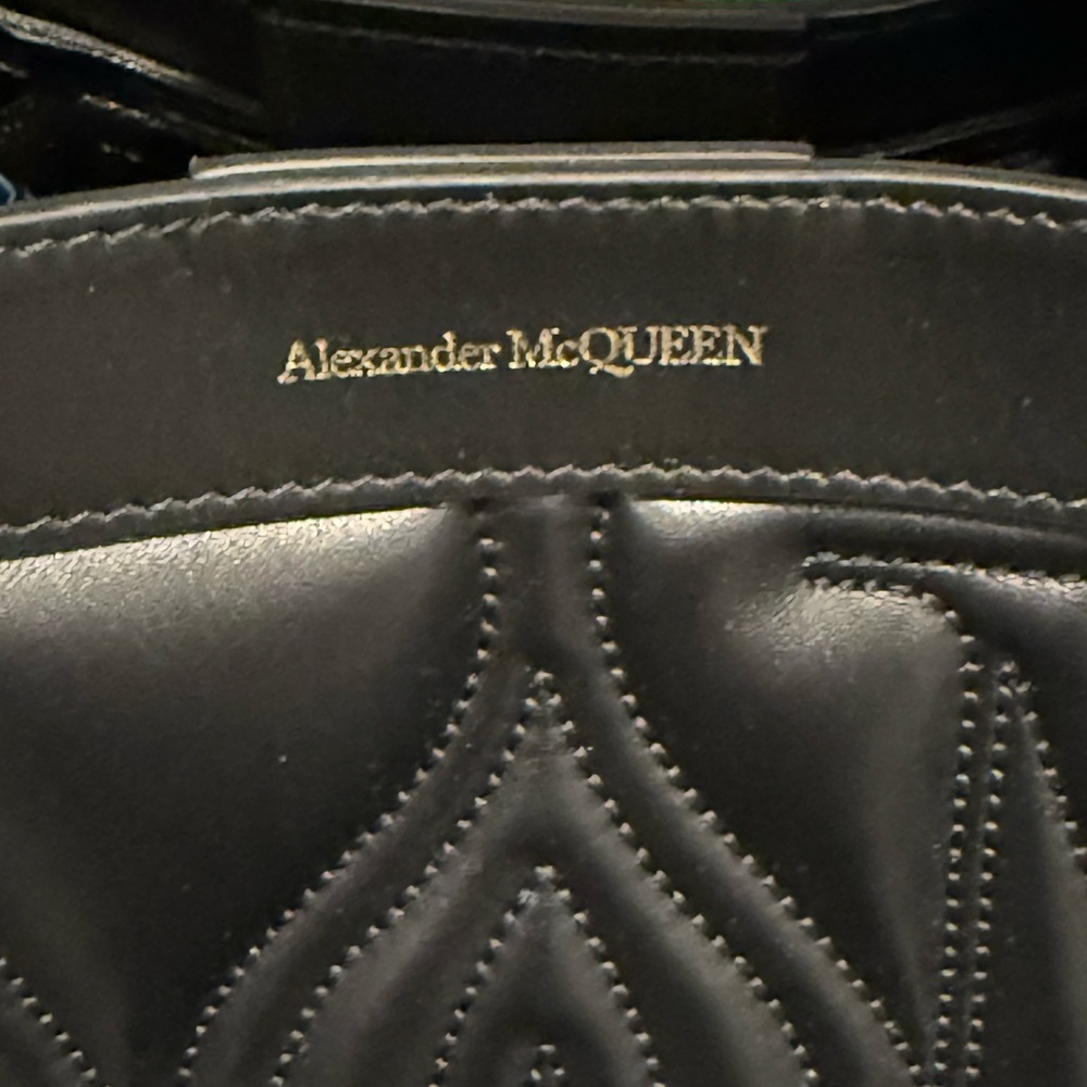 💯% AUTHENTIC ALEXANDER MCQUEEN BAG - Picture 4 of 12